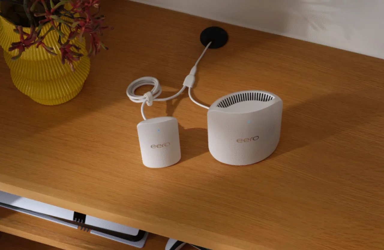Eero Signal Wi-Fi backup device
