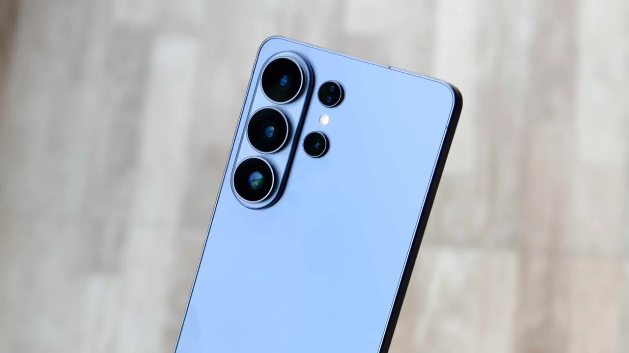 Samsung Galaxy S26 Ultra cameras.