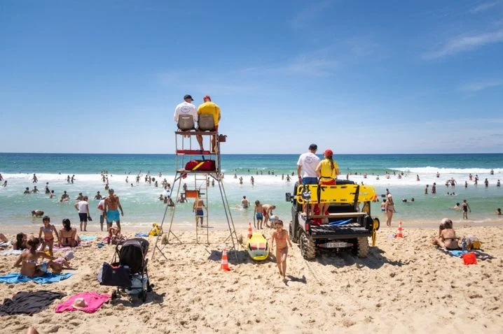 During the Pentecost weekend, where it was very hot, the prefecture reported more than forty rescues in the Baïnes and three deaths in Gironde. 
