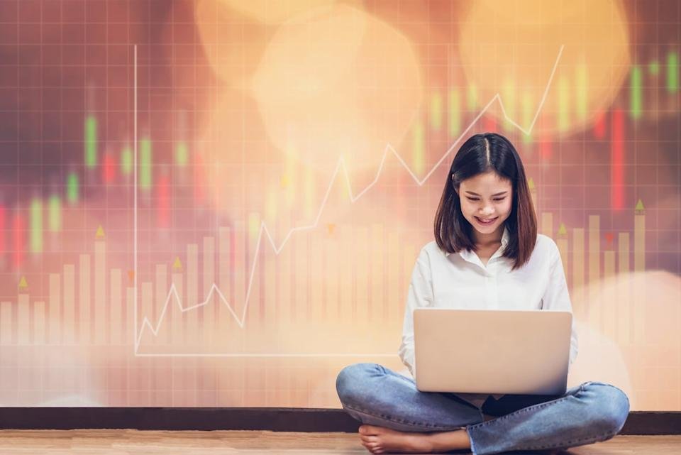 An investor on a laptop.